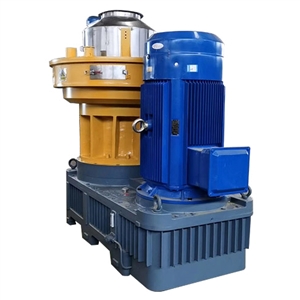 云南開(kāi)遠(yuǎn)市紅河木屑顆粒機(jī)客戶(hù)現(xiàn)場(chǎng)